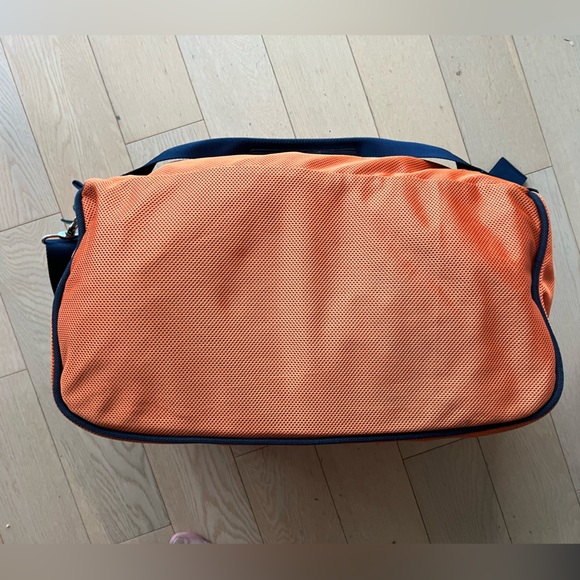 Fun transforming gym bag/ weekend bag/ duffle bag with inside removable poches - Picture 5 of 14